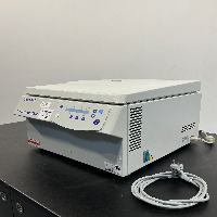 Eppendorf 5804 Centrifuge image 1